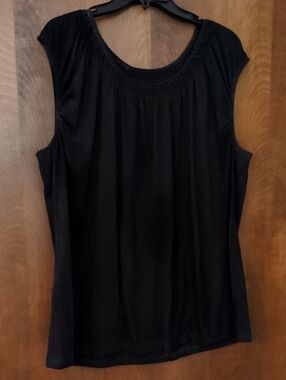 Preswick & Moore Black Cap-Sleeve Gathered Scoop Neck Tank